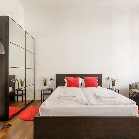 Red Dot Two - New Unit In The Heart Of Party Town Apartment Budapest Luaran gambar