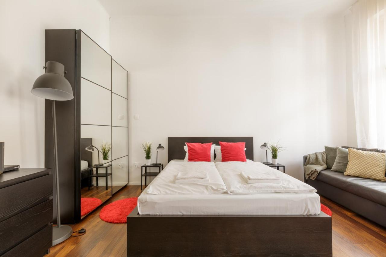 Red Dot Two - New Unit In The Heart Of Party Town Apartment Budapest Luaran gambar