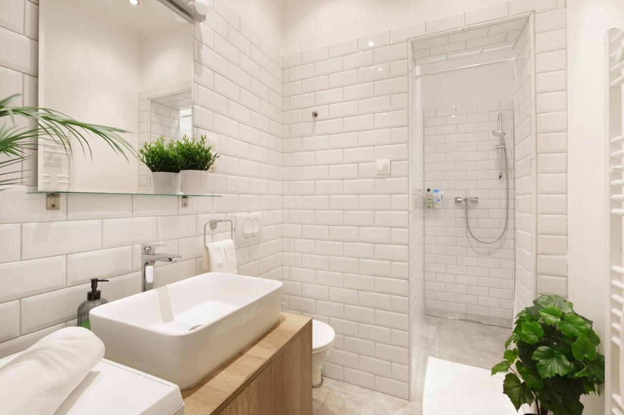 Red Dot Two - New Unit In The Heart Of Party Town Apartment Budapest Luaran gambar