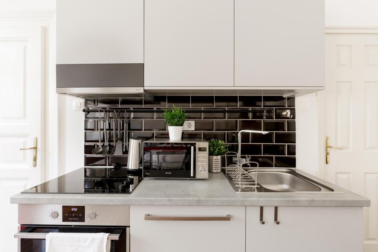 Red Dot Two - New Unit In The Heart Of Party Town Apartment Budapest Luaran gambar