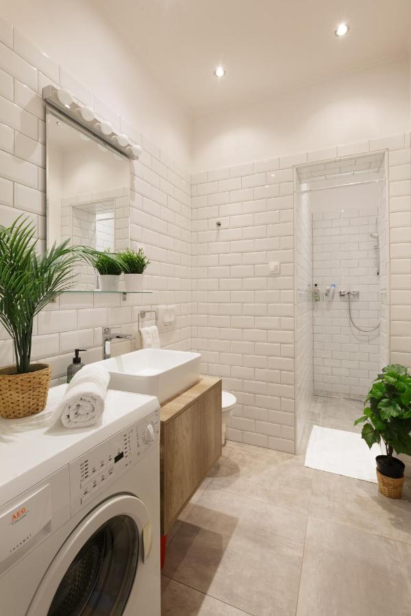 Red Dot Two - New Unit In The Heart Of Party Town Apartment Budapest Luaran gambar
