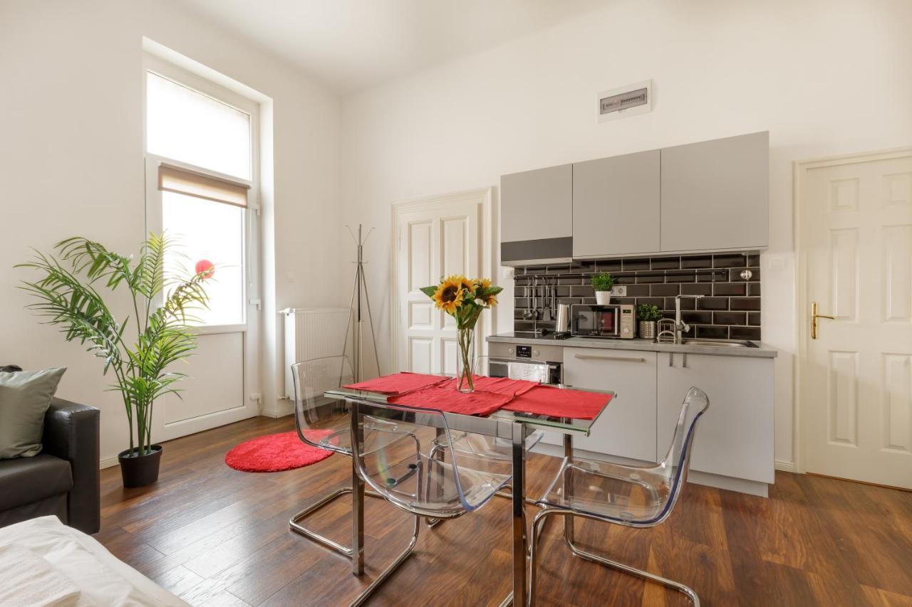 Red Dot Two - New Unit In The Heart Of Party Town Apartment Budapest Luaran gambar