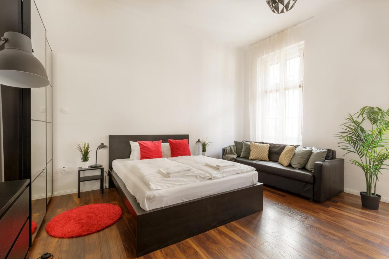 Red Dot Two - New Unit In The Heart Of Party Town Apartment Budapest Luaran gambar