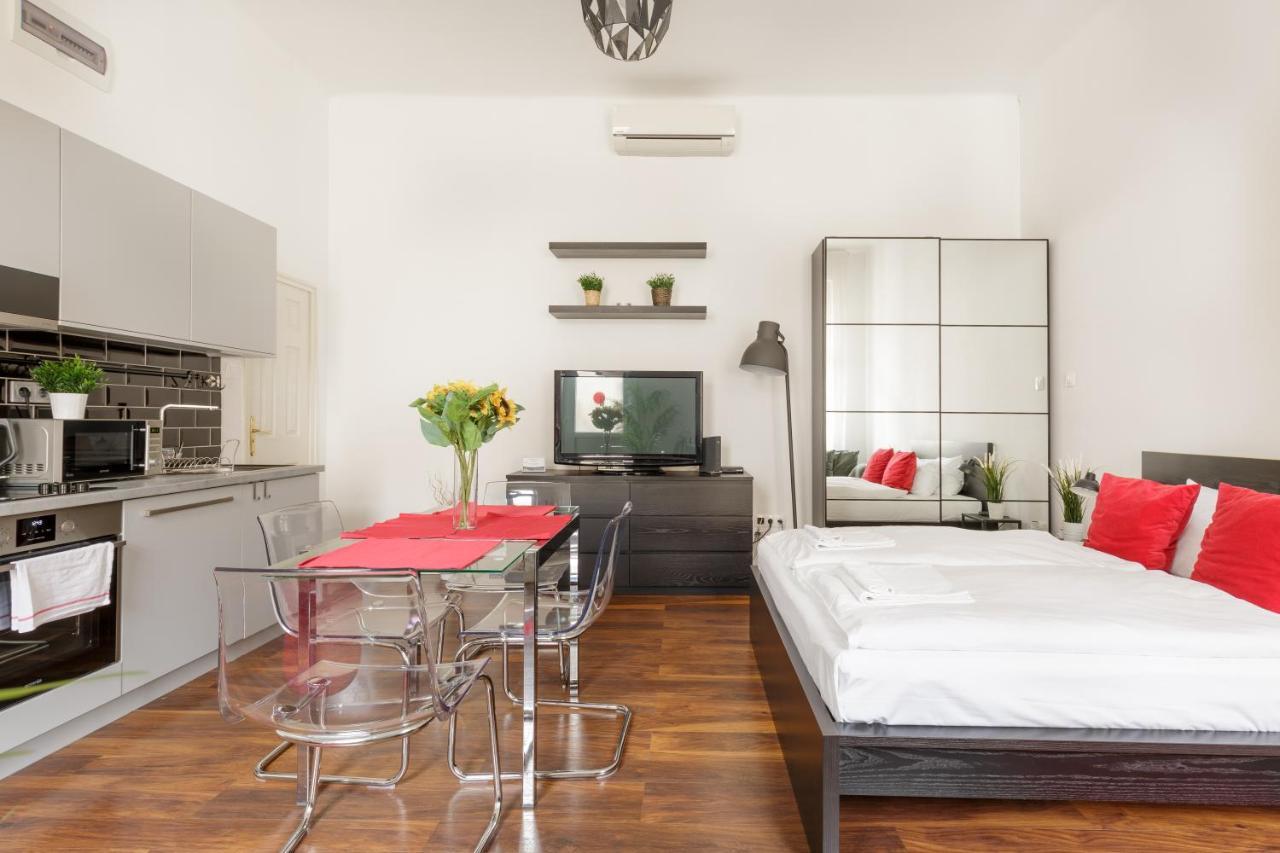 Red Dot Two - New Unit In The Heart Of Party Town Apartment Budapest Luaran gambar