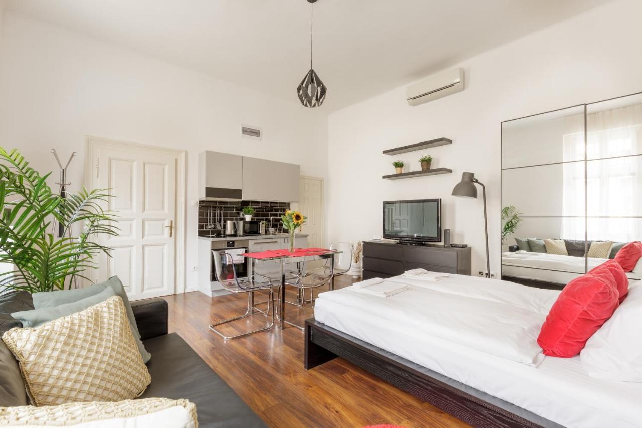 Red Dot Two - New Unit In The Heart Of Party Town Apartment Budapest Luaran gambar