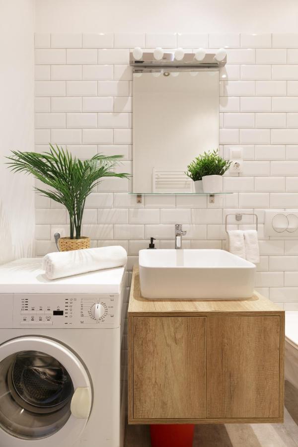 Red Dot Two - New Unit In The Heart Of Party Town Apartment Budapest Luaran gambar