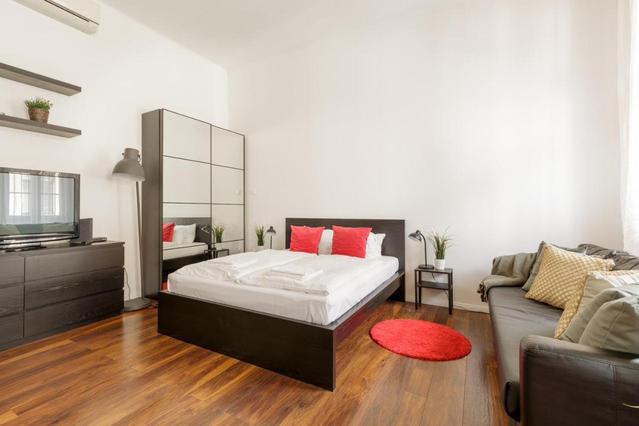 Red Dot Two - New Unit In The Heart Of Party Town Apartment Budapest Luaran gambar