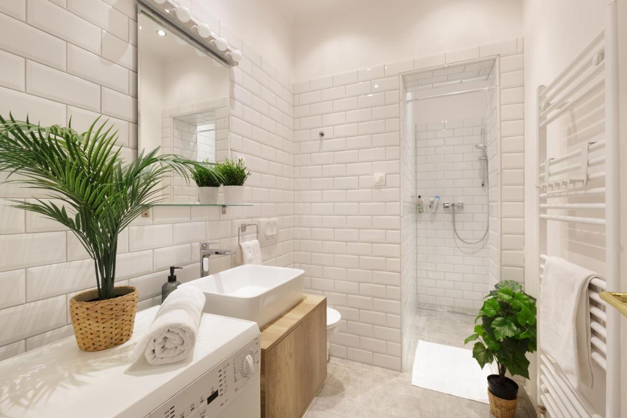 Red Dot Two - New Unit In The Heart Of Party Town Apartment Budapest Luaran gambar