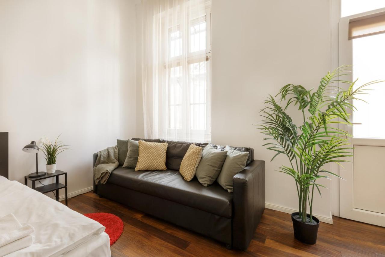 Red Dot Two - New Unit In The Heart Of Party Town Apartment Budapest Luaran gambar