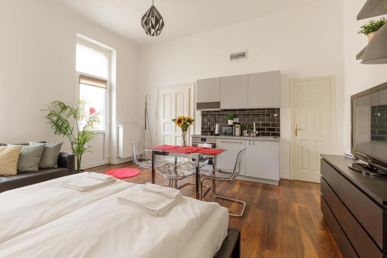 Red Dot Two - New Unit In The Heart Of Party Town Apartment Budapest Luaran gambar